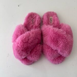 Kooba Women's Plush Pink cross slide Slippers